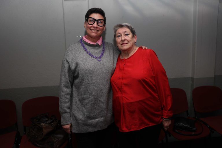 Ein empfehlenswerter Theaterabend: Alexandra Lässer und Mama Waltraud.