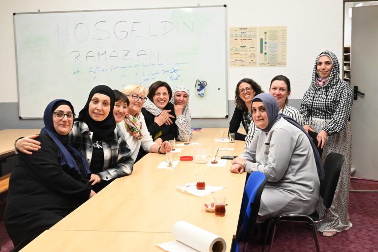 Frauen aus Lustenau waren zum gemeinsamen Fastenbrechen in die Atib-Moschee eingeladen.