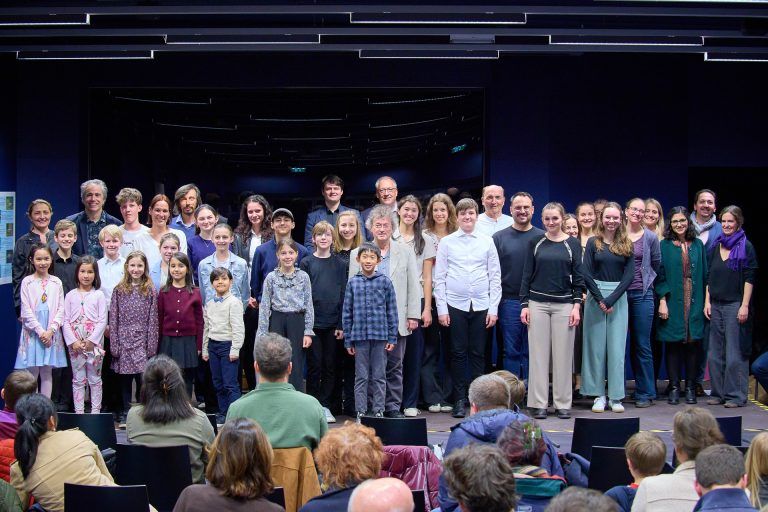Klavierkonzert im Alpenzoo: Großen Applaus ernteten alle Schüler und deren Lehrpersonen für das gut organisierte Konzert. (Quelle: Musikschule Innsbruck)