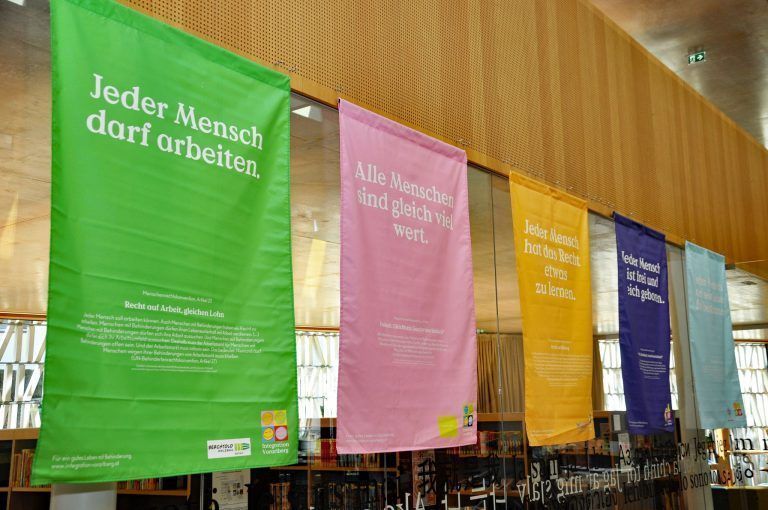 Neun Wege zur Inklusion: Die Ausstellung ist noch bis 13. April in der Stadtbibliothek zu sehen.