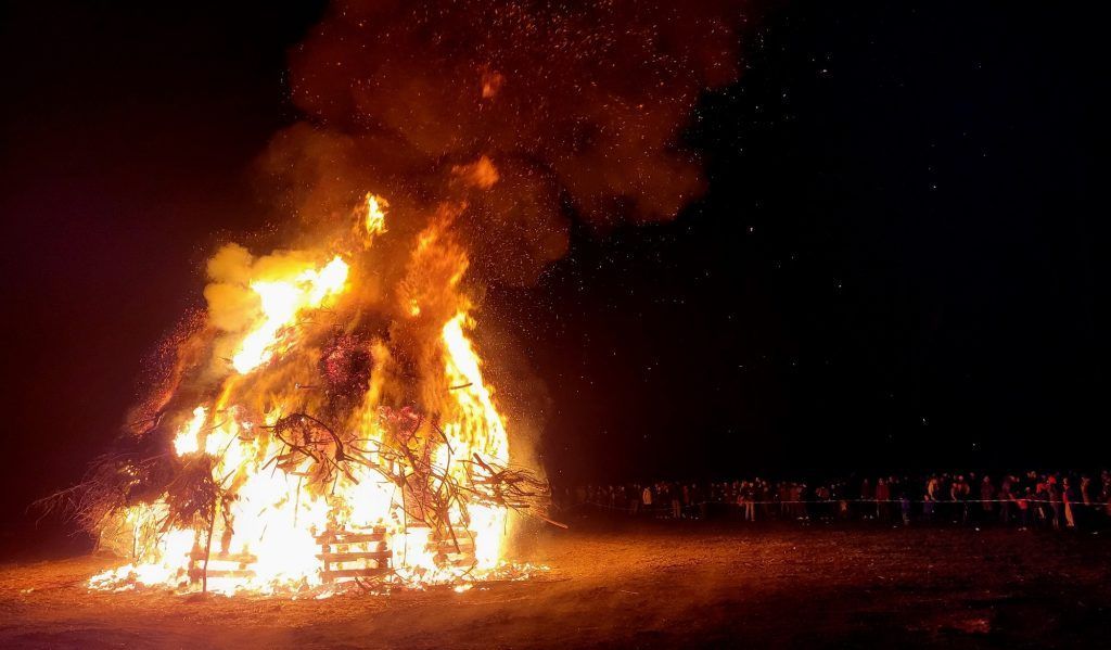 In Lochau laden „Bäumle“ und „Berg“ zum Funkenfest