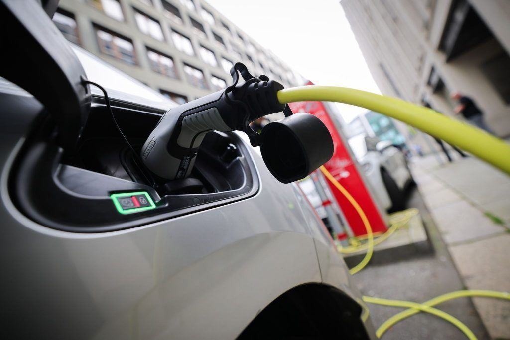 Deshalb werden E-Autos ab 1. April teurer