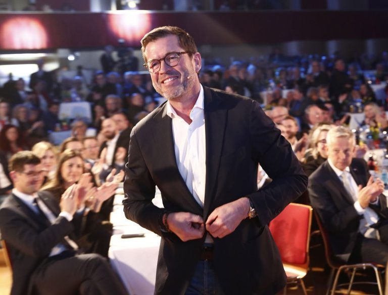 Meinungsgipfel: Ex-Minister zu Guttenberg beim versus Festival im Montafon