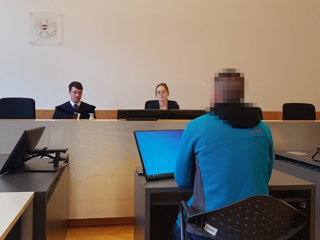 Tankstellenangestellte mit Abstechen bedroht