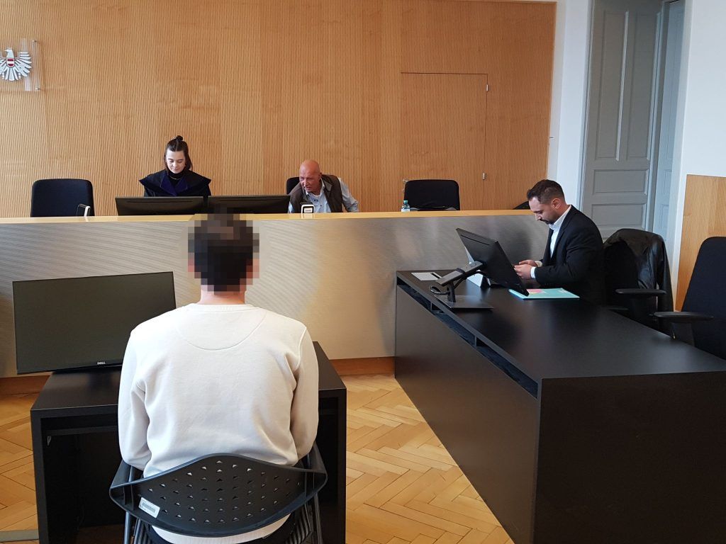 „Durchlöchern und aufschlitzen“: Morddrohungen nach verpatztem Friseurtermin