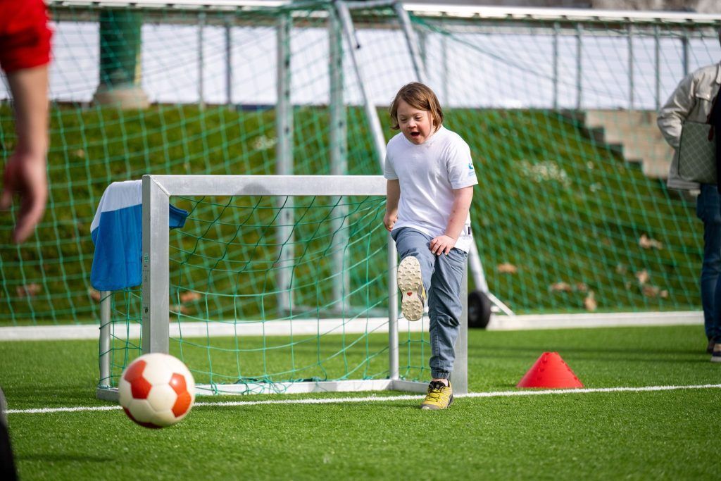 Fußball inklusive