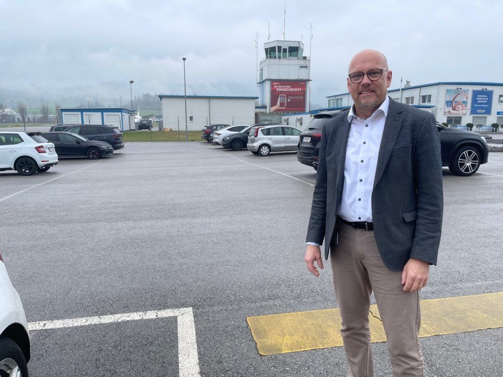 Neuer Officer im Cockpit von regionalem Flugunternehmen