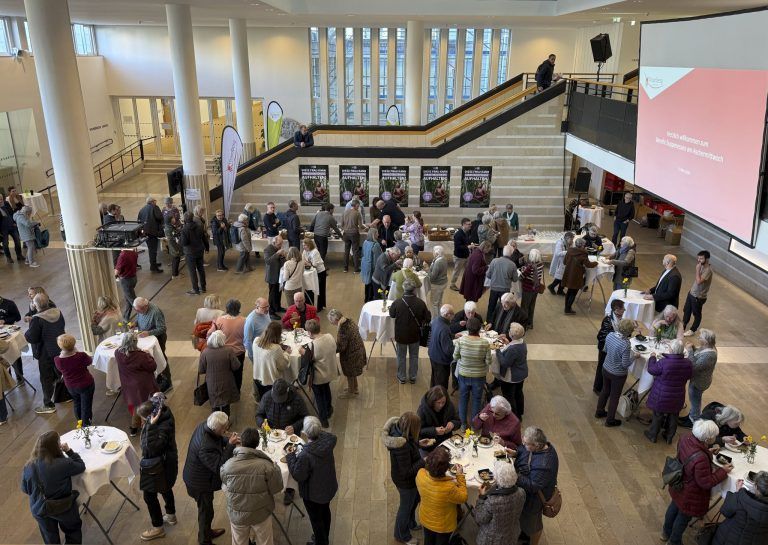 Das Benefiz-Suppenessen am Aschermittwoch findet traditionell in der Eingangshalle im Landhaus statt