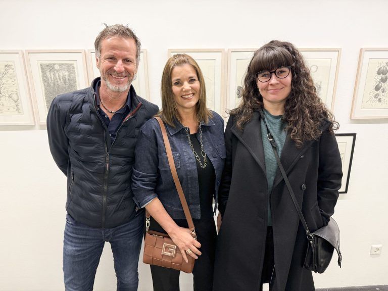 Hans Jürgen Moosbrugger, Daniela Kennerknecht und Julia Blaas bestaunten die Werke