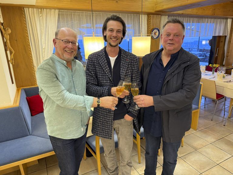 Jürgen Specht, Raumausstatter Andreas Zwing und Malermeister Klaus Hörburger