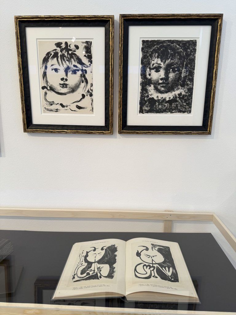 Nur Pablo Picassos Daumen zeichnete den Deckumschlag des Buches