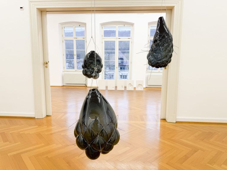 Rituaali von Veera Komulainen bespielen das erste Geschoß