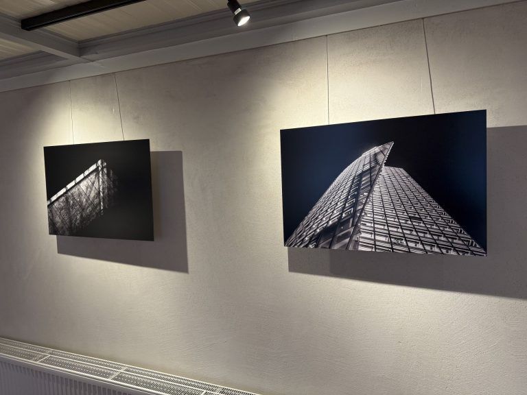 Schwarz-Weiß Arbeiten sind ebenfalls ein Thema der Ausstellung