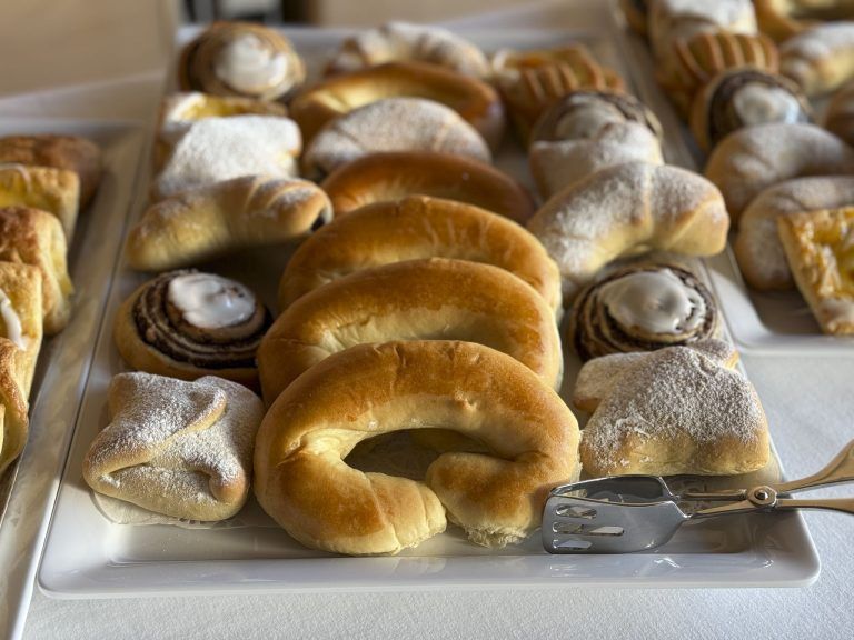 Süßes zum Frühstück erfreute die zahlreichen Gäste