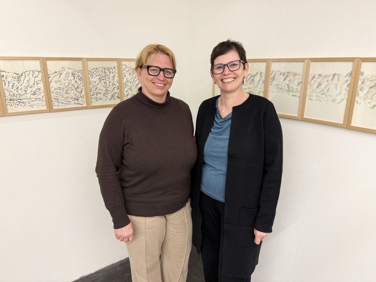Susanne Knünz und Christina Kopf-Kempter beim Rundgang