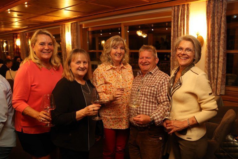 Schlemmerfestival zumn Saisonschluß: Manuela, Marianne, Theres, Otmar und Andrea aus der Schweiz.