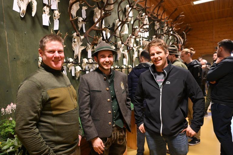 Oberländer Jägertage in Raggal: Die Ausstellung wird von vielen Interessierten besucht.
