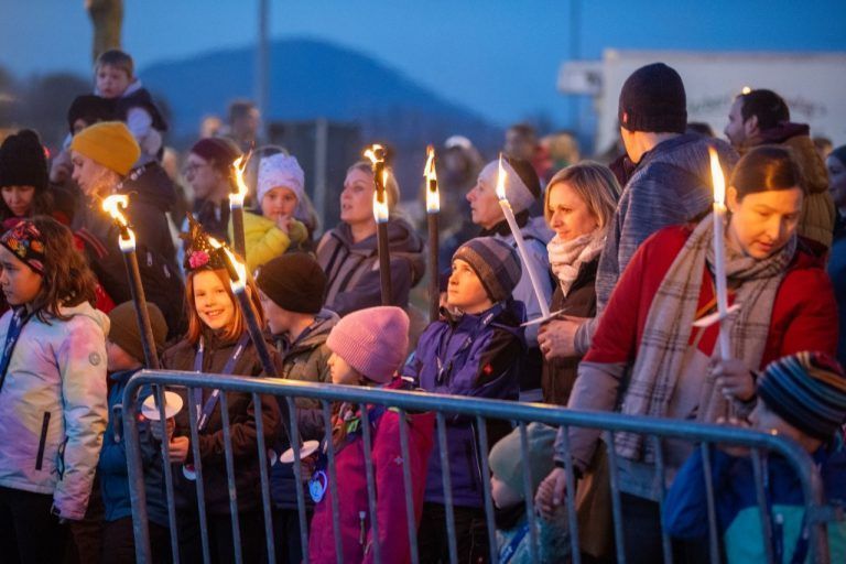 3000 Besucher beim Bresner Funken-Jubiläum: Fotos: Funkenzunft Brederis.Viele Kinder waren mit dabei.