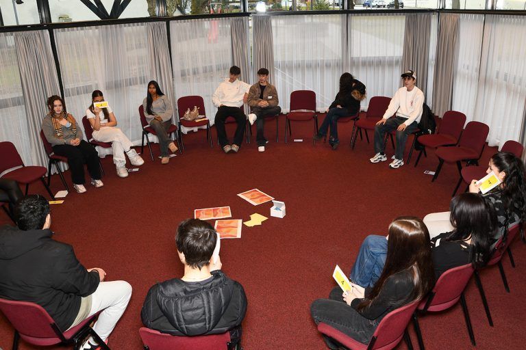 Gemeinsam für mehr Respekt: Beim Workshop „Photovoice Karaoke“ setzten sich Jugendliche mit Social Media und Körperbild auseinander.