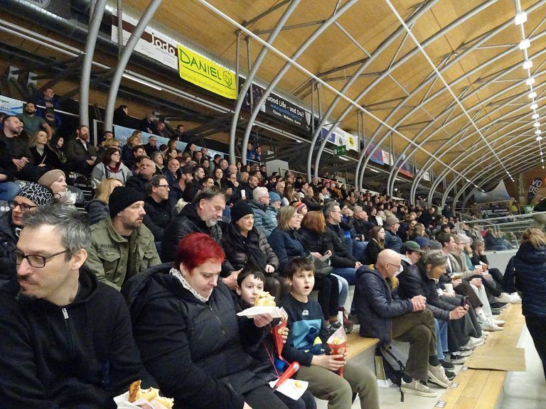 Eiskalte Rivalen, heiße Herzen: Die Organisatoren freuten sich über einen neuen Besucherrekord.