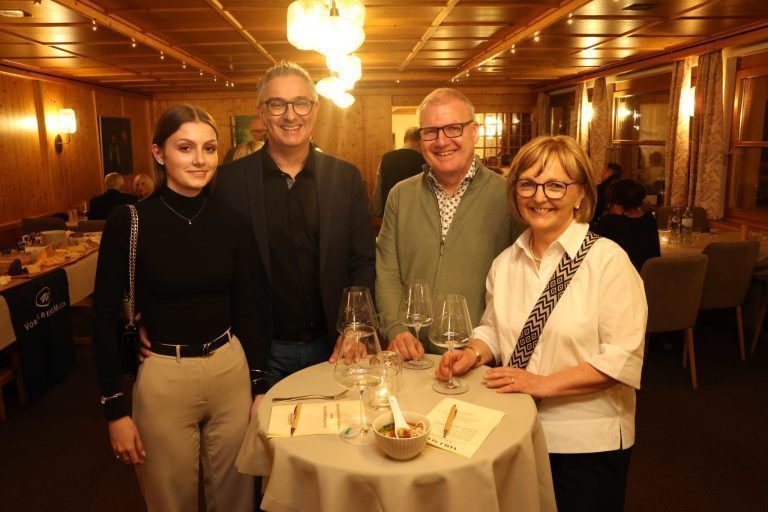 Schlemmerfestival zumn Saisonschluß: Nele und Harald Feldkircher, Leinz Luef, Marlene Gugele.