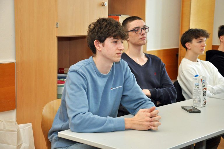 Gut vorbereitet für die Zukunft: Die Schüler waren sehr interessiert und brachten sich aktiv ein.