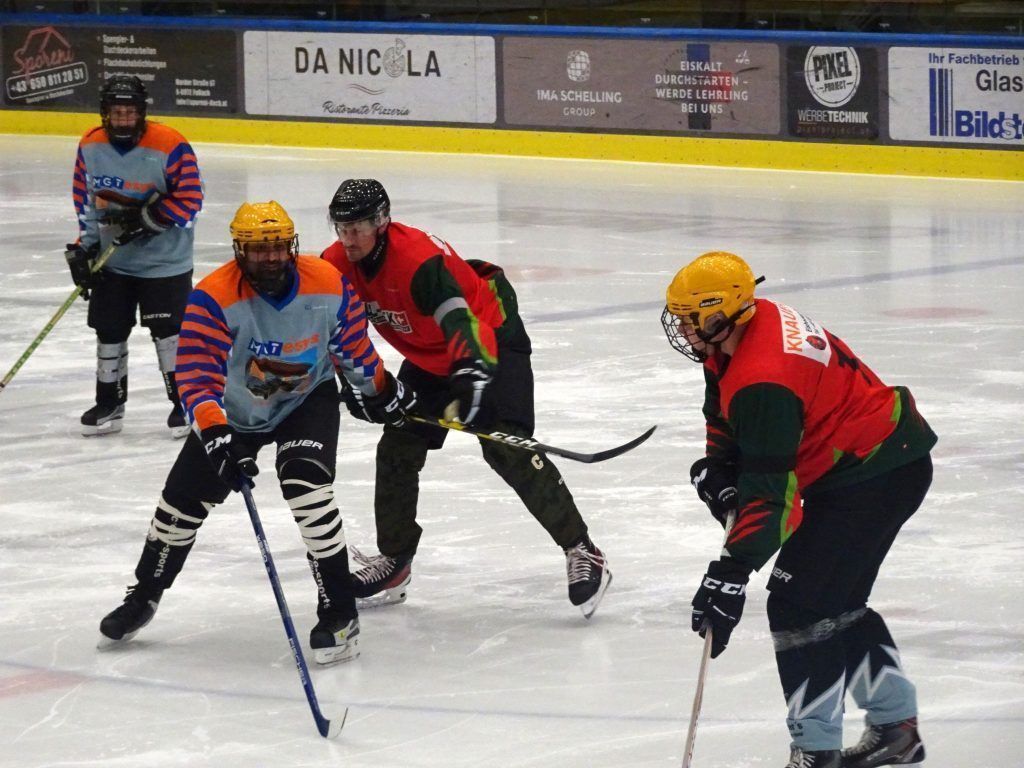 Eiskalte Rivalen, heiße Herzen beim Benefiz-Eishockeyspiel in Dornbirn