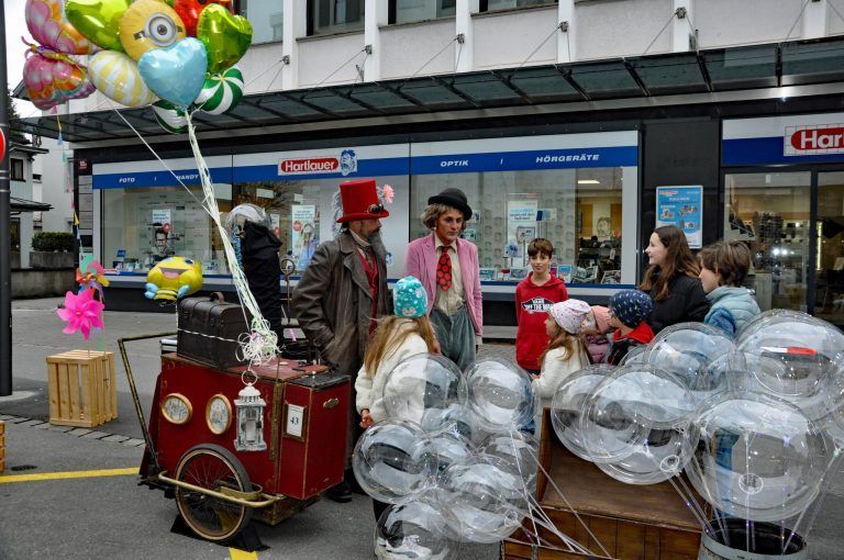 Ein Fest für die neue Marktstraße: Nicht nur die Kinder freuten sich über das bunte Angebot.