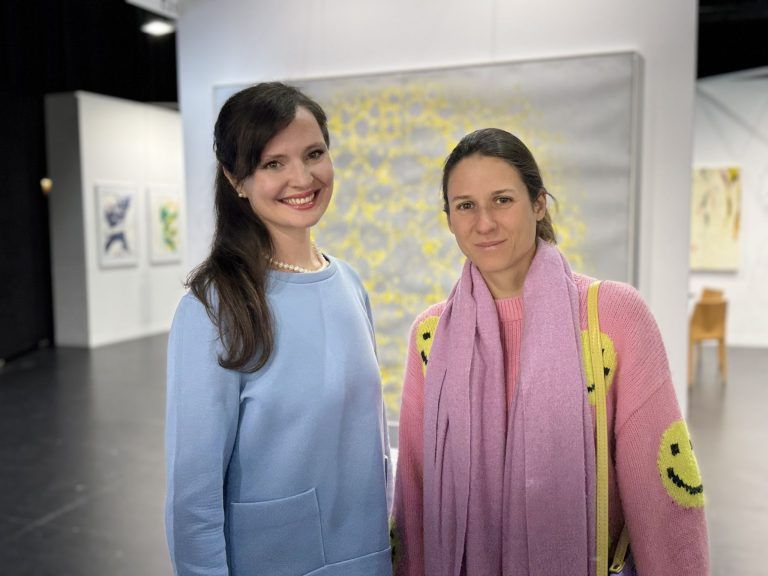 Künstlerische Vielfalt: Arabella Tomac und Künstlerin Michaela Kessler.