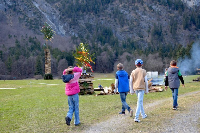 Funkenhexe machte unfreiwilligen Ausflug: Auch für die Jüngsten war das Funkenbrauchtum einmal mehr total spannend.