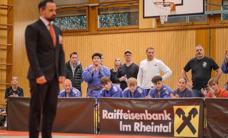 Starker Kampfgeist trotz Auftaktniederlage: Tolle Stimmung herrschte beim Judo-Saisonauftakt in der MS Bergmannstraße.