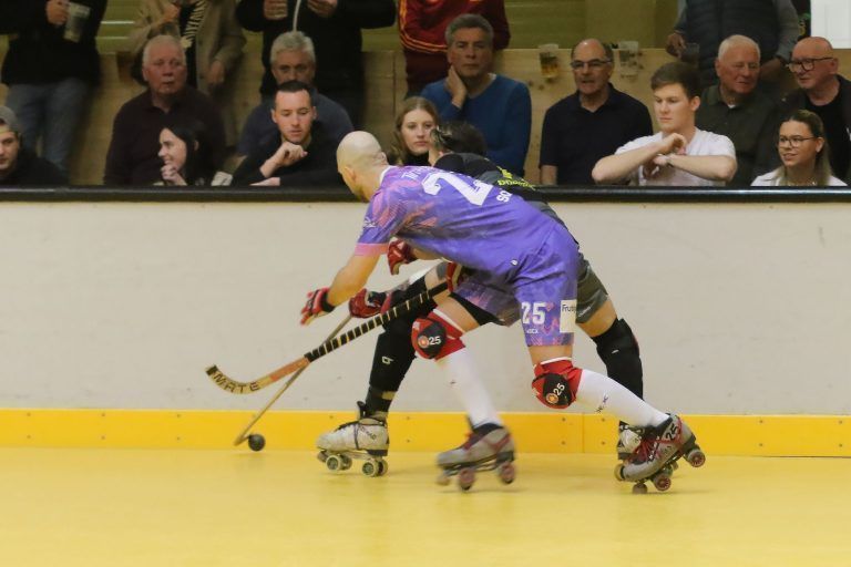 RHC Dornbirn beendet Negativserie : Die Spieler schenkten sich in einem körperbetonten Spiel nichts.