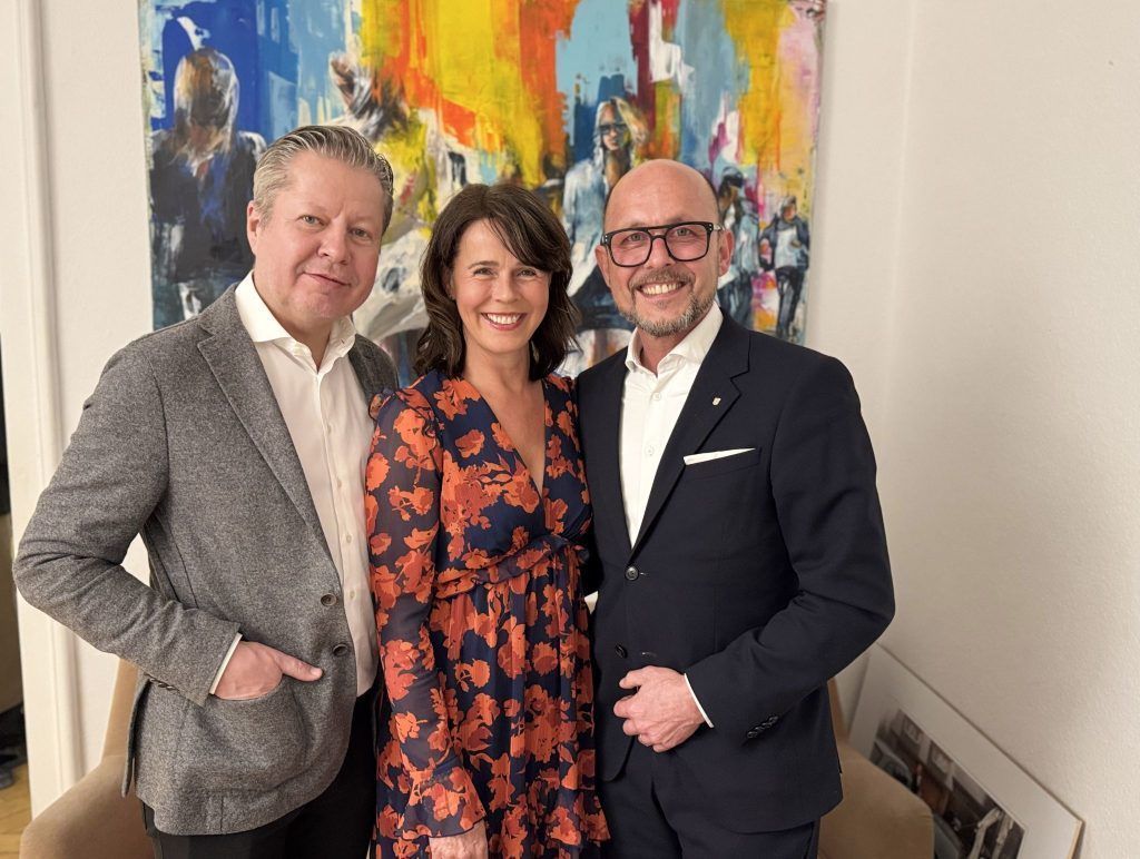 Ausstellung &#8220;zwischen Recht und Emotion&#8221;