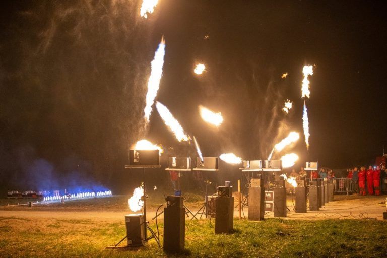 3000 Besucher beim Bresner Funken-Jubiläum: Es wurde hell im Römerstadion.