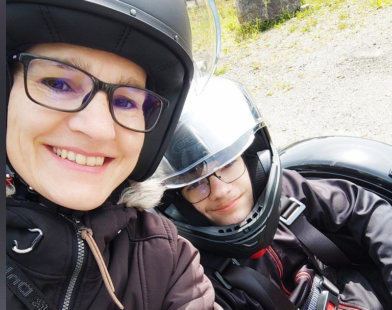 Ein junger Mann mit großen Zielen: Jeder Motorradausflug mit seiner Mutter Susanne ist ein besonderes Erlebnis.