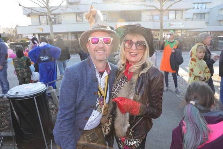 Rekord bei Tostner Faschinsumzug: Thomas Filz (Funkenzunft Fellengatter) und Künstlerin Renate Ganath.
