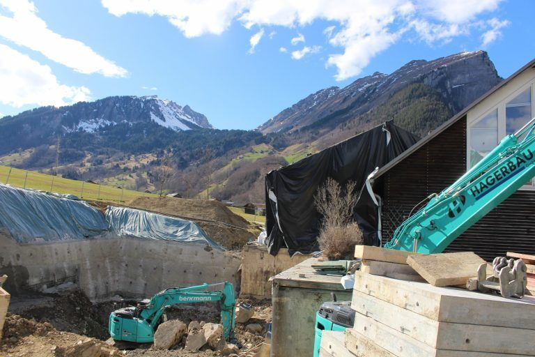 Nächtigungs-Einbruch für Wälder Tourismus: Nur einige Hundert Meter weiter wird auch beim Hotel Post gebaut. Hier sind die Teileröffnungen am 19. Juli bzw. vier Wochen später am 15. August ins Auge gefasst.