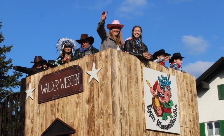 Riesenfest der Schollesteachar und Läbbe: Wälder Westen aus dem Osten: Egg war stark vertreten.