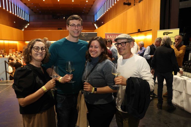 Prämierte Weine zweier Regionen: Birgit Summer (Baldauf Schmuck), Gabriel Heindl, Jessica ("Mohren Rankweil") und Bernhard Summer.