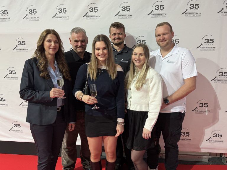 Sabine und Thomas Rohner mit Tochter Ella, den Söhnen Linus und Simon, sowie Michelle Keller bei der Jubiläumsfeier.