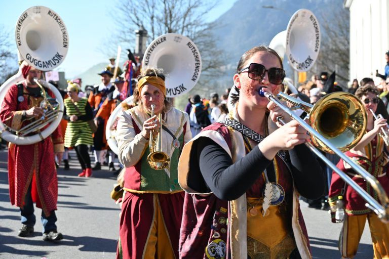 Stierle - Stierle - Ho: Die Klostertaler Guggamusiker beim Faschingsfinale.