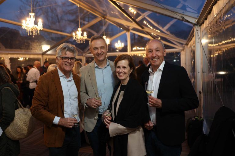 Weinraritäten am Gebhardsberg: Maarkus Natter, Eddgar, Michaela und Thomas Sohm (Carini-Etiketten).