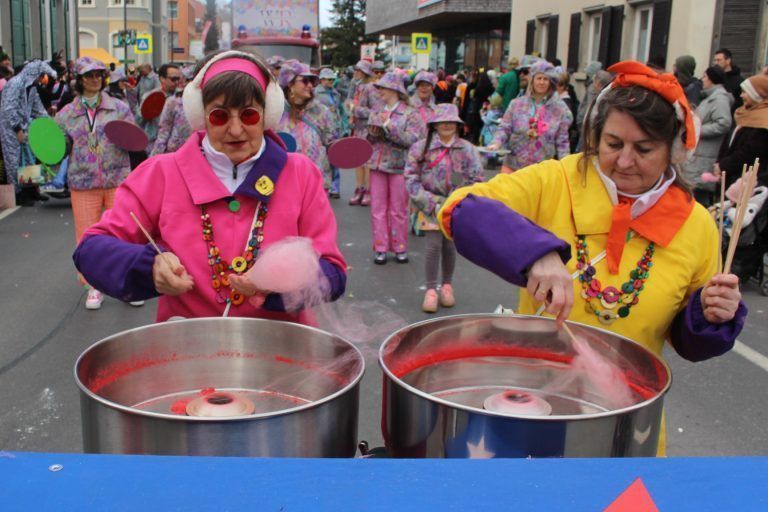 Riesenfest der Schollesteachar und Läbbe: Stundenlang wurde sogar Zuckerwatte gesponnen . . .