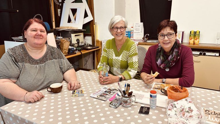 Gipfeltreffen eröffnet Malgrund-Jubiläum: Claudia Gabriel, Martha Saleh und Elisabeth Grass.
