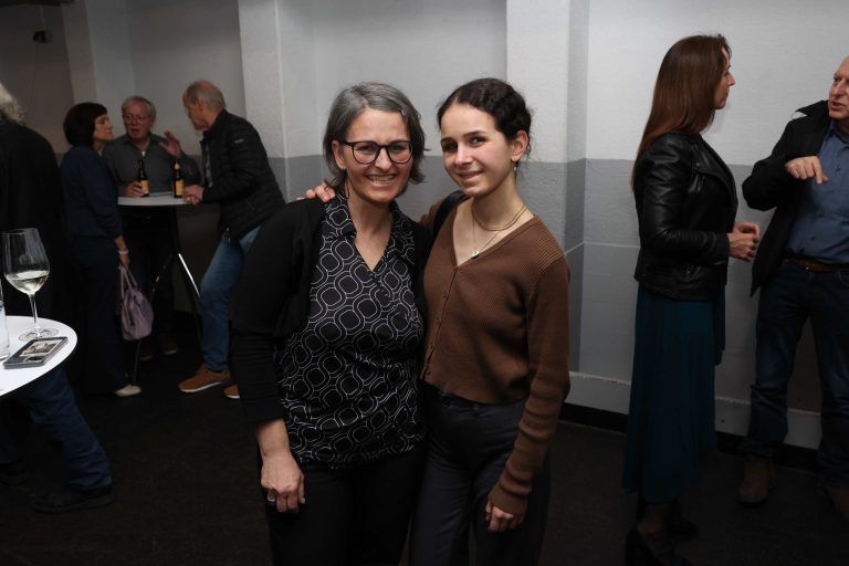 Ein empfehlenswerter Theaterabend: Beate Reutz-Lemmerer und Mia Müller.