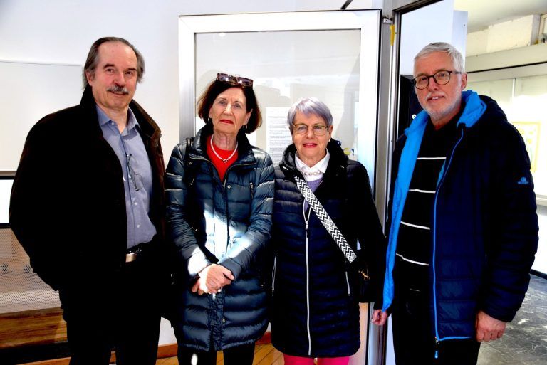 Ein Haus, das Geschichte atmet: Werner Scheffknecht (Film Club Bludenz), Verena Maier, Sieglinde Bernegger und Historiker Otto Schwald, von links.
