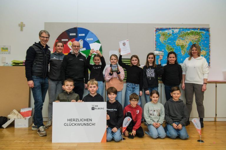 Ehrung für VS Sulzberg und VS Egg-Großdorf: VS Egg-Großdorf feiert den Sieg in der Ninja-Challenge. (Bildergalerie)