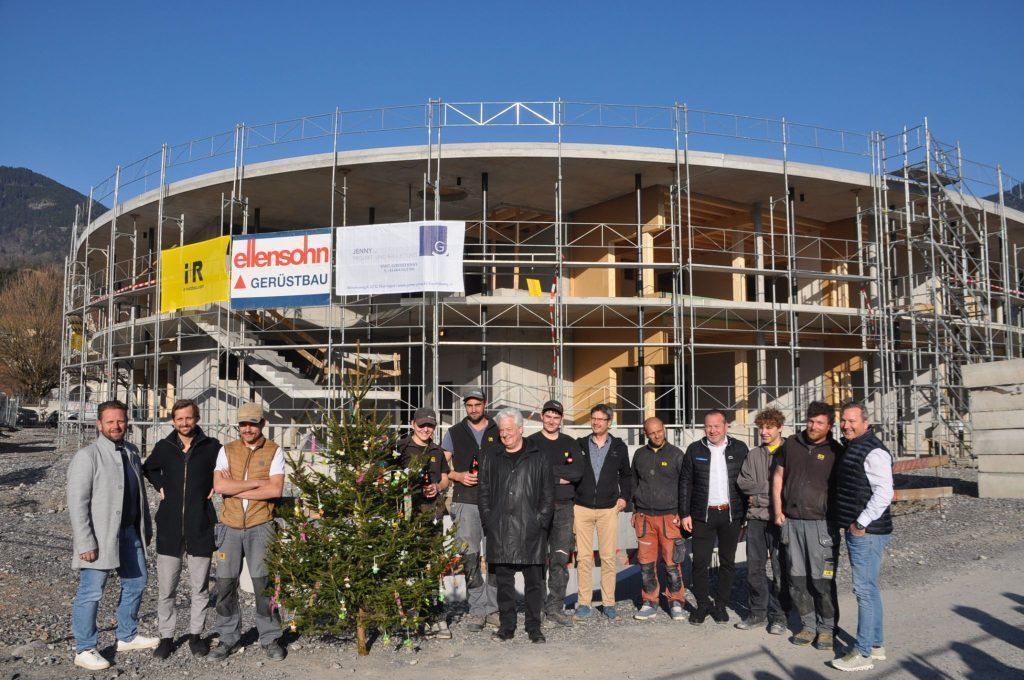 Im Zeit- und Kostenplan: Firstfeier beim größten Bauprojekt der Gemeinde