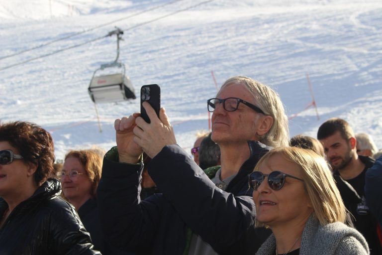 Mitreißende Premiere bei Ski&Concert: Mittendrin nicht nur dabei – Wolfi Preuss, der vor zehn Jahren das Projekt Ski&Concert mitentwickelt hat.