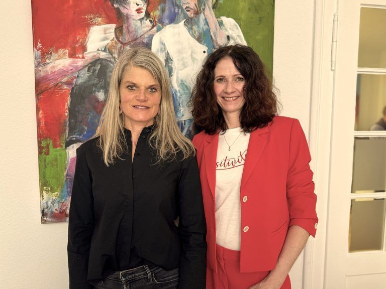 Beeindruckende Ausstellung: Anna Mayer und Alexandra Bache waren begeistert.